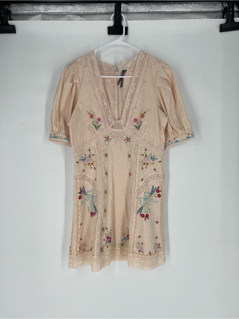 Anthropologie Pink Floral Embroidered Linen Blend V Neck Mini Dress 6 NWOT - Picture 3 of 11